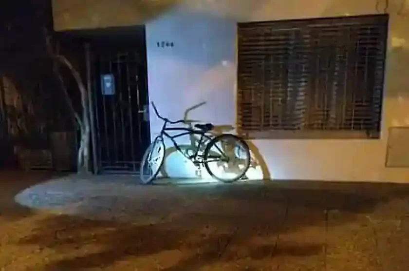 Bicicleta en estado de abandono en Maipú 1266 Bicicleta en estado de abandono en Maipú 1266