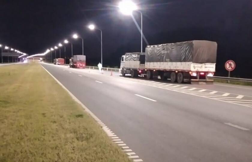 Se detectaron excesos de cargas por más de 100 toneladas en la autopista Rosario-Santa Fe Se detectaron excesos de cargas por más de 100 toneladas en la autopista Rosario-Santa Fe