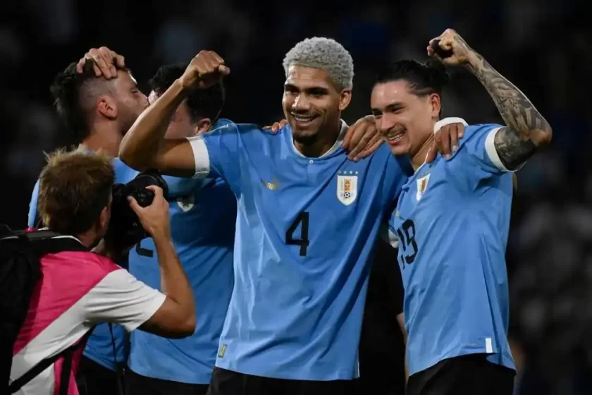 Argentina cayó ante Uruguay y pierde el invicto en las Eliminatorias Sudamericanas Argentina cayó ante Uruguay y pierde el invicto en las Eliminatorias Sudamericanas