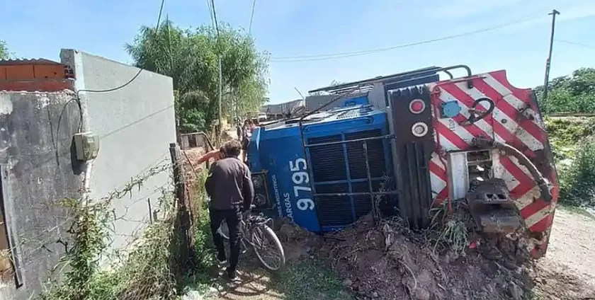 Descarrilamiento de tren en Santa Fe y vecinos se llevan la carga Descarrilamiento de tren en Santa Fe y vecinos se llevan la carga