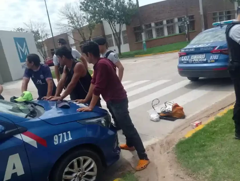 Tres individuos detenidos en actitud sospechosa y posesión de cables Tres individuos detenidos en actitud sospechosa y posesión de cables