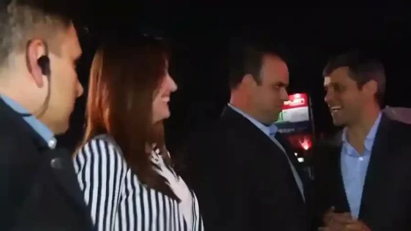 Tensión en el Festival de la Doma: Peteco Carabajal ningunea a Victoria Villarruel Tensión en el Festival de la Doma: Peteco Carabajal ningunea a Victoria Villarruel