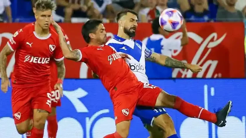 Independiente derrota a Vélez y se coloca en la cima de la Zona A Independiente derrota a Vélez y se coloca en la cima de la Zona A
