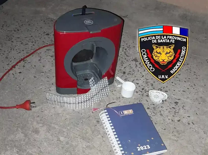 Vio a la GUR, tiró una cafetera, y escapó Vio a la GUR tiró una cafetera y escapó
