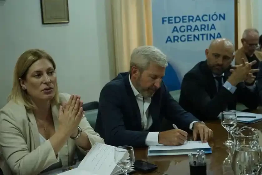 Scaglia y Puccini se reunieron con la Mesa de Enlace y gobernadores de la Región Centro Scaglia y Puccini se reunieron con la Mesa de Enlace y gobernadores de la Región Centro