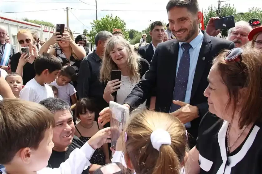 Pullaro en el inicio de clases: “Vamos a construir 1000 aulas en toda la provincia” Pullaro en el inicio de clases: “Vamos a construir 1000 aulas en toda la provincia”