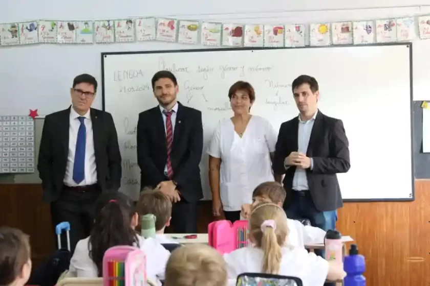 El Intendente acompañó al Gobernador en la entrega de fondos para la Escuela “Pablo Pizzurno” El Intendente acompañó al Gobernador en la entrega de fondos para la Escuela “Pablo Pizzurno”