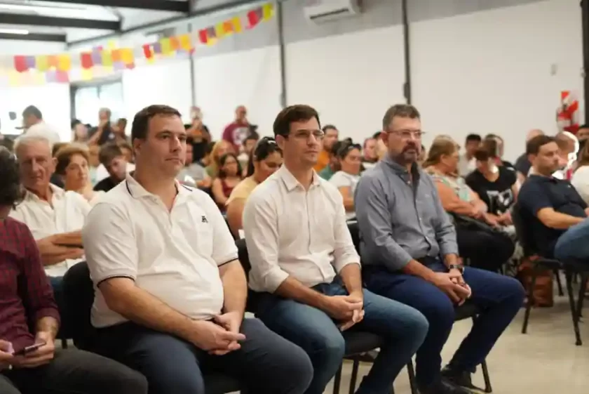 Viotti encabezó el acto de lanzamiento de los talleres Barriales Viotti encabezó el acto de lanzamiento de los talleres Barriales