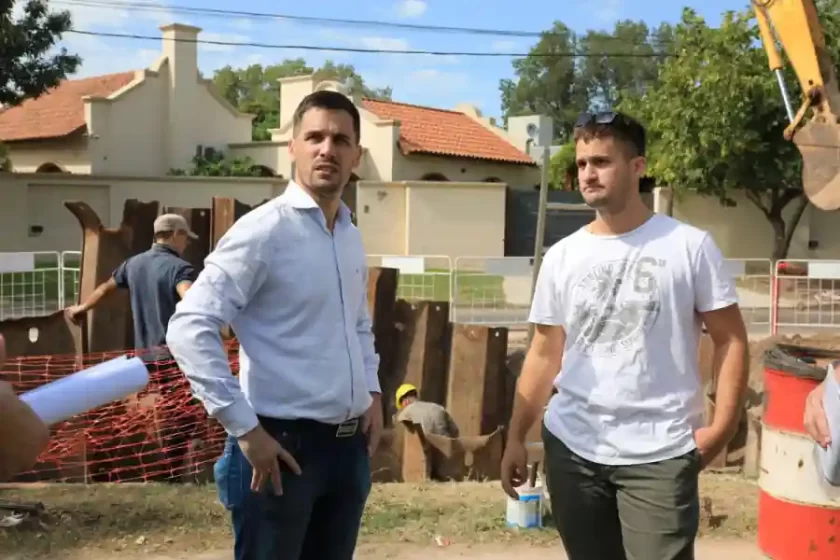 Avanza la obra de cloacas en La Cañada: "Continuamos con las obras en los barrios de la ciudad" Avanza la obra de cloacas en La Cañada: "Continuamos con las obras en los barrios de la ciudad"