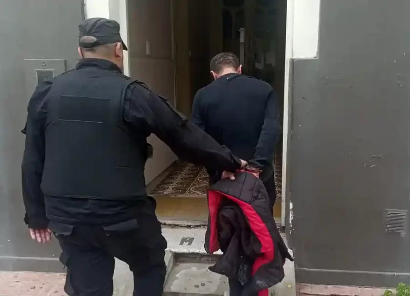 Incidente en Rafaela: Sujeto Detenido en Actitud Sospechosa Incidente en Rafaela: Sospechoso Detenido en Actitud Sospechosa