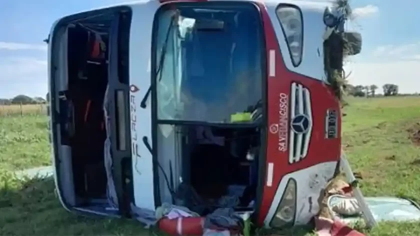 Accidente de colectivo en Ruta Nacional 34: Pincho una cubierta Accidente de colectivo en Ruta Nacional 34: Pincho una cubierta