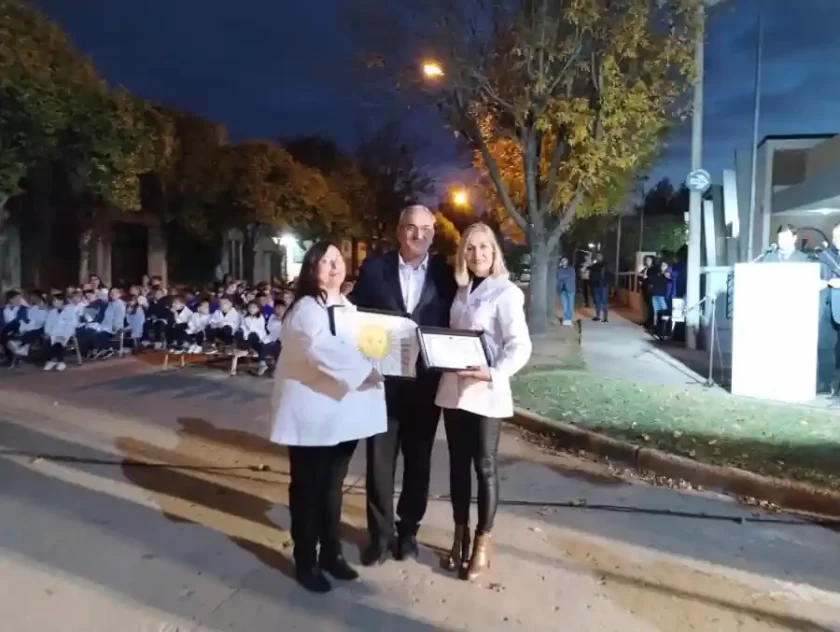Calvo participó en el acto de los 125 años de la Escuela N°401 J. B. Alberdi de San Vicente Calvo participó en el acto de la Escuela N°401 J.B.Alberdi de San Vicente donde celebró sus 125 años educando a la Ciudad