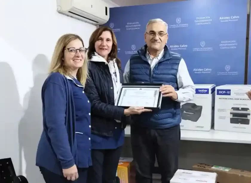 Calvo entregó declaración de interés de la cámara De Senadores por sus 125 años a la Escuela Nuestra Señora de la Misericordia de Rafaela Calvo entregó declaración de interés de la cámara De Senadores por sus 125 años a la Escuela Nuestra Señora de la Misericordia de Rafaela