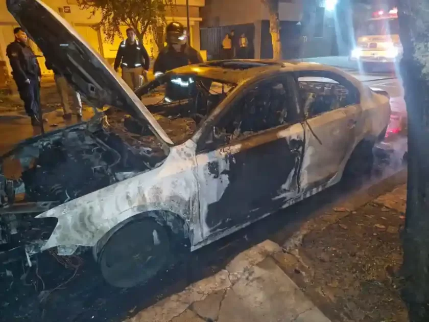 Detuvieron a quien incendió un auto en barrio Alberdi Detuvieron a quien incendió un auto en barrio Alberdi