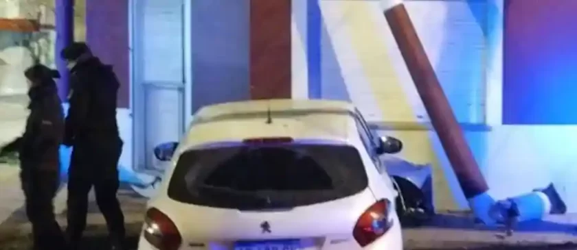 Joven rafaelino terminó herido tras un fuerte choque en barrio 9 de Julio Joven rafaelino terminó herido tras un fuerte choque en barrio 9 de Julio