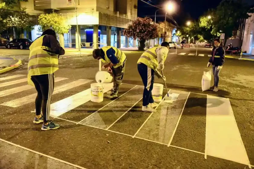 Mantenimiento de señalización vial en el barrio 9 de Julio Mantenimiento de señalización vial en el barrio 9 de Julio