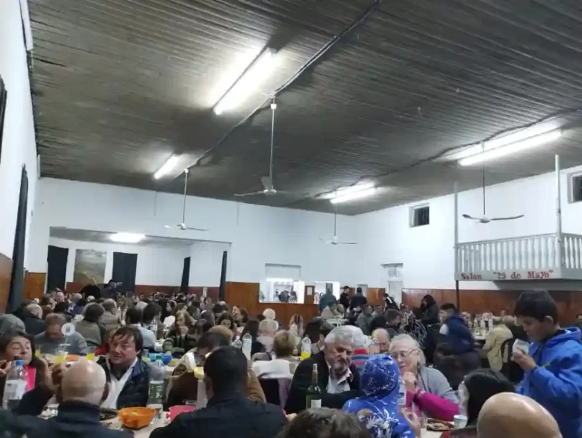 SAGUIER CELEBRÓ SUS PATRONALES EN EL RENOVADO SALÓN 25 DE MAYO SAGUIER CELEBRÓ SUS PATRONALES EN EL RENOVADO SALÓN 25 DE MAYO