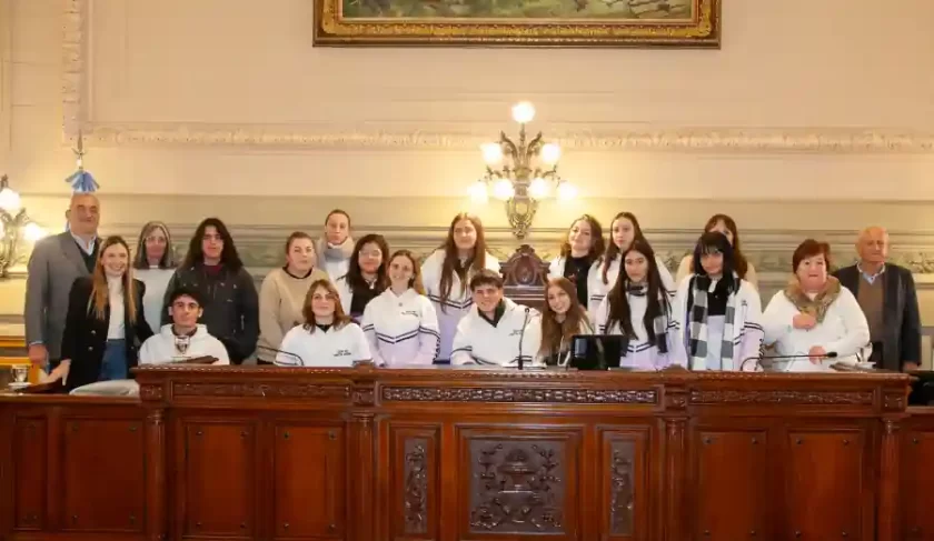 Estudiantes de la EESO N°588 “Fortín Romero” participan en sesión simulada en la Cámara de Senadores de Santa Fe Estudiantes de la EESO N°588 “Fortín Romero” participan en sesión simulada en la Cámara de Senadores de Santa Fe