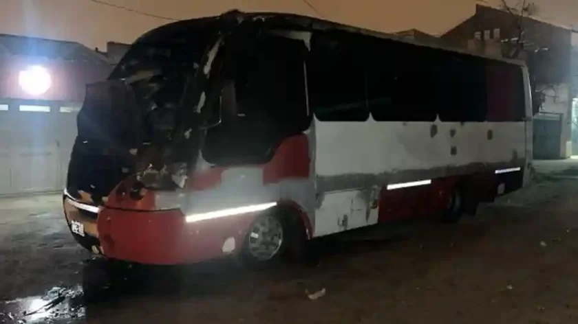 Se incendió el colectivo del Grupo "Cali": Investigan si fue intencional Se incendió el colectivo del Grupo "Cali": Investigan si fue intencional