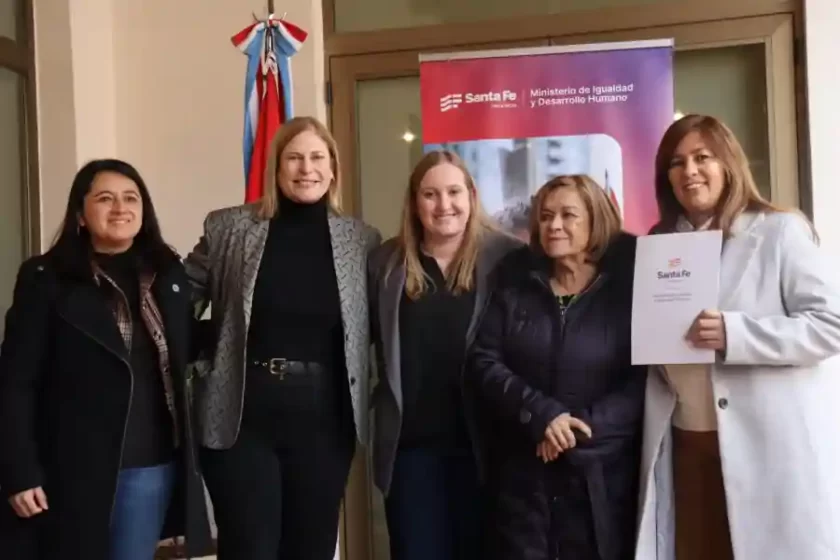 Políticas de Género: Provincia firmó convenios con gobiernos locales para el fortalecimiento de los Puntos Violetas Políticas de Género: Provincia firmó convenios con gobiernos locales para el fortalecimiento de los Puntos Violetas