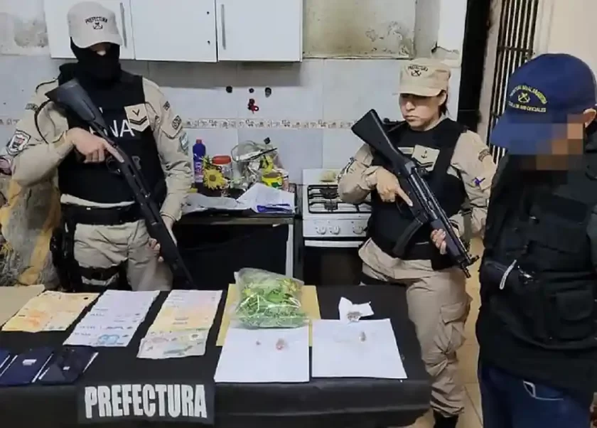 Desarticulan banda de narcotráfico en Entre Ríos: Operativo de 77 Millones de Pesos Desarticulan banda de narcotráfico en Entre Ríos: Operativo de 77 Millones de Pesos
