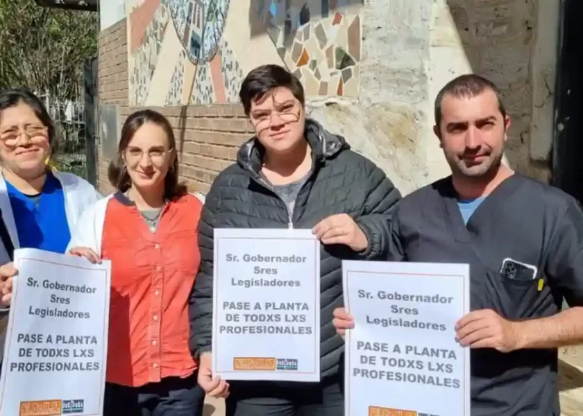 Abrazo simbólico al Hospital Jaime Ferré en protesta por la crisis sanitaria Abrazo simbólico al Hospital Jaime Ferré en protesta por la crisis sanitaria