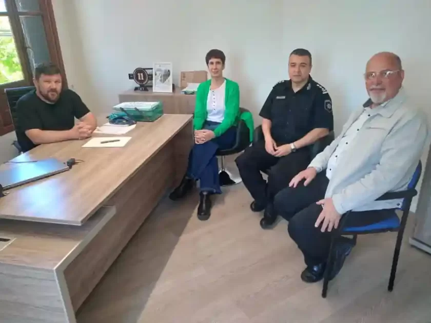 El Intendente Pablo Pinotti se reunió con el nuevo Jefe de la Unidad Regional V para reforzar el trabajo conjunto en seguridad El Intendente Pablo Pinotti se reunió con el nuevo Jefe de la Unidad Regional V para reforzar el trabajo conjunto en seguridad