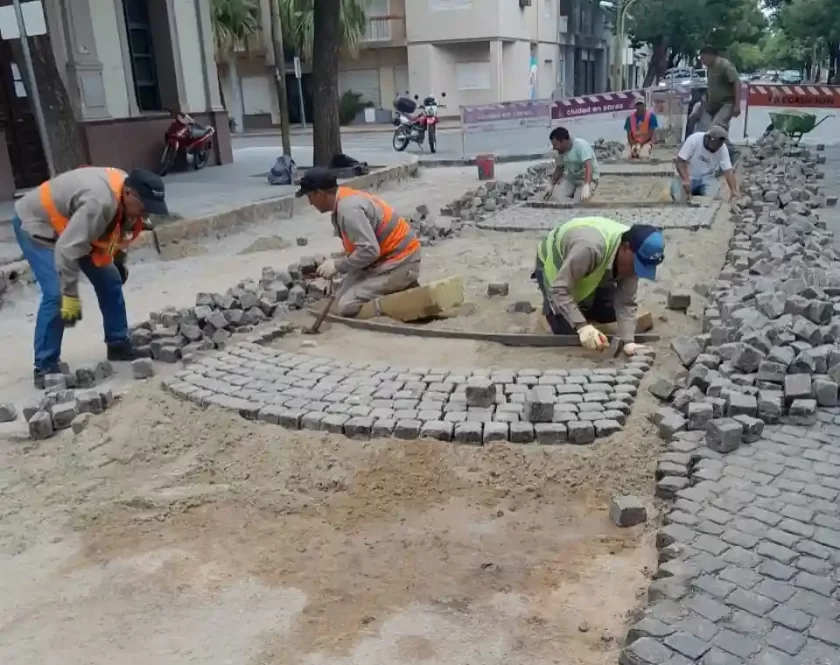 Avanza el readoquinado en las calles de la ciudad para mejorar la circulación y seguridad Avanza el readoquinado en las calles de la ciudad para mejorar la circulación y seguridad