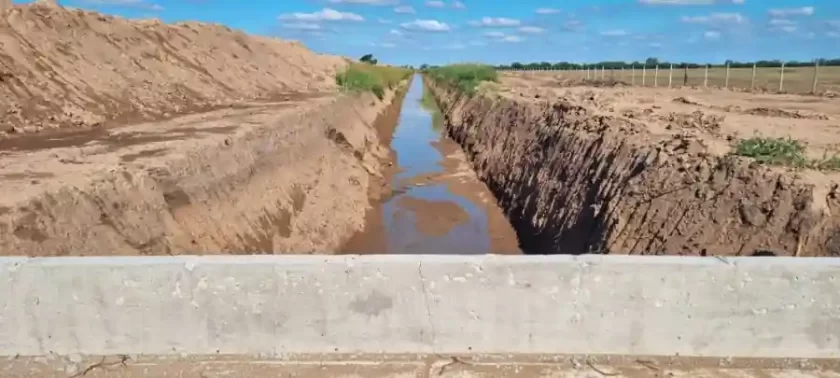 La canalización del “Bajo Peretti” tiene un avance superior al 40 por ciento La canalización del “Bajo Peretti” tiene un avance superior al 40 por ciento