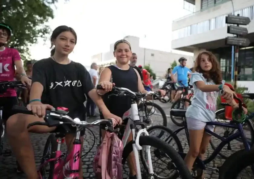 Bicicleteada por las calles de la ciudad Bicicleteada por las calles de la ciudad