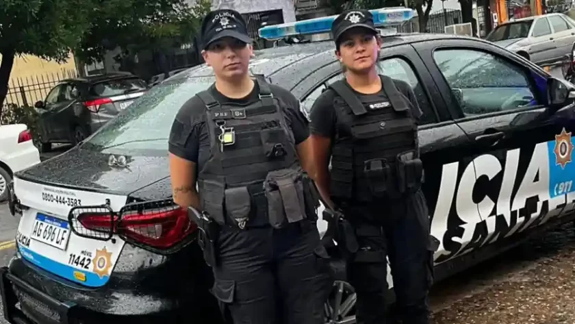 Policías santafesinas salvan a un bebé en paro cardíaco tras ingerir una sustancia tóxica Policías santafesinas salvan a un bebé en paro cardíaco tras ingerir una sustancia tóxica
