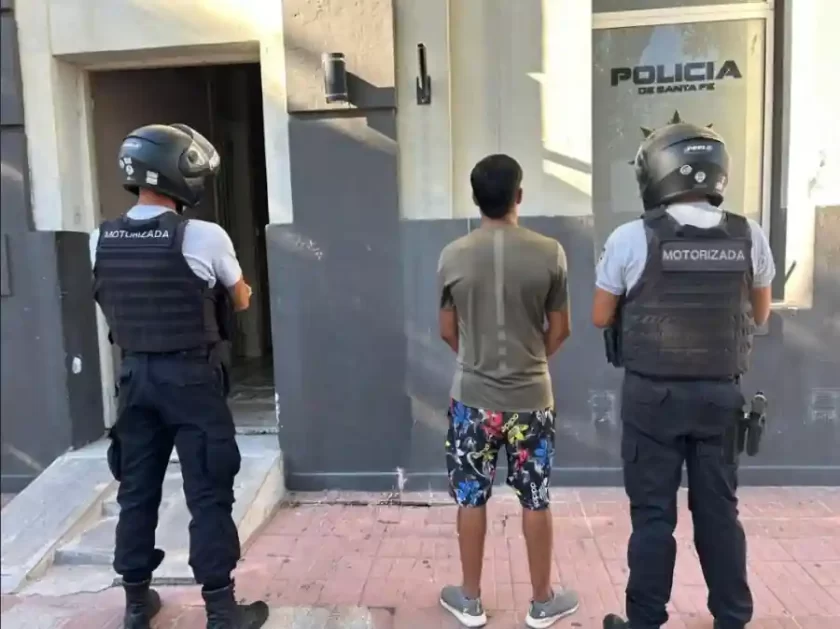 Detienen a un "trapito" en Rafaela por agredir a un hombre que se negó a que le lavaran su auto Detienen a un "trapito" en Rafaela por agredir a un hombre que se negó a que le lavaran su auto