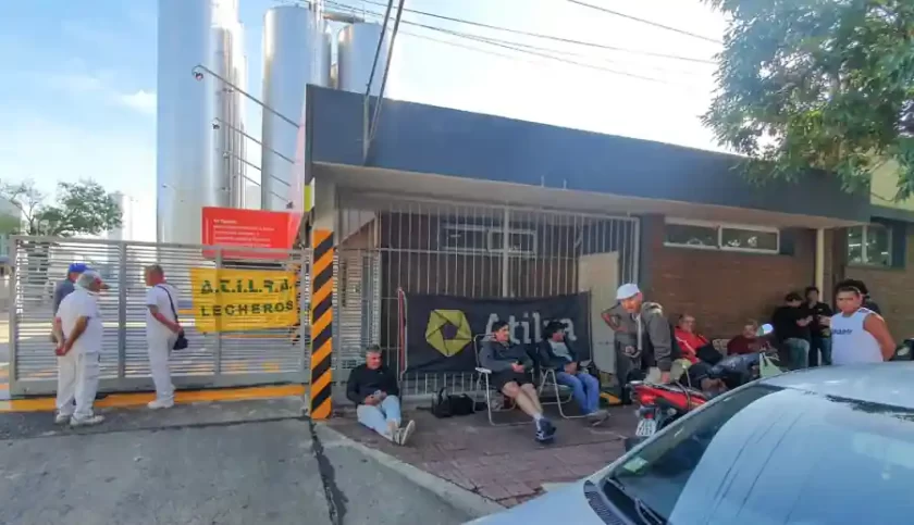 Paro total en la planta de Saputo: ATILRA reclama por despido arbitrario y contrataciones precarias Paro total en la planta de Saputo: ATILRA reclama por despido arbitrario y contrataciones precarias