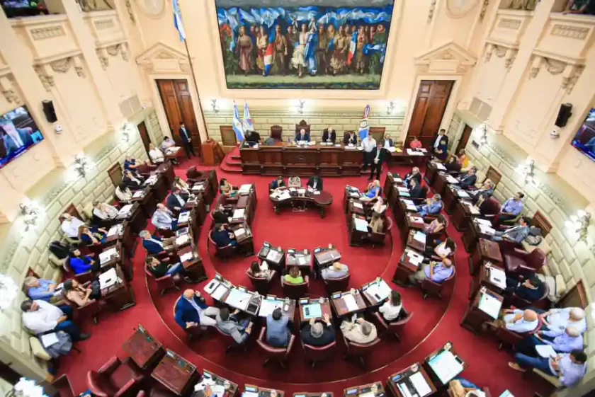 La Cámara de Diputados de Santa Fe sancionó una ley que dispensa la apertura de cuentas únicas para comisiones comunales en elecciones La Cámara de Diputados de Santa Fe sancionó una ley que dispensa la apertura de cuentas únicas para comisiones comunales en elecciones