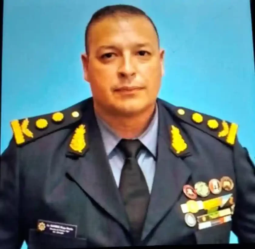 Conmoción en la Policía de Santa Fe por el suicidio del Comisario Diego Gamero tras ser "dejado sin funciones" Conmoción en la Policía de Santa Fe por el suicidio del Comisario Diego Gamero tras ser "dejado sin funciones"