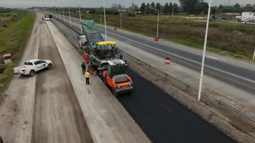 Avanza a buen ritmo la obra del tercer carril de la autopista Rosario-Santa Fe Avanza a buen ritmo la obra del tercer carril de la autopista Rosario-Santa Fe