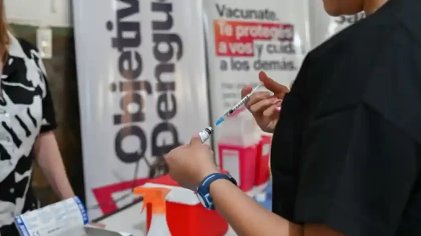 Objetivo Dengue: en Santa Fe se colocaron casi 120.000 dosis y la estrategia continúa en forma gratuita Objetivo Dengue: en Santa Fe se colocaron casi 120.000 dosis y la estrategia continúa en forma gratuita