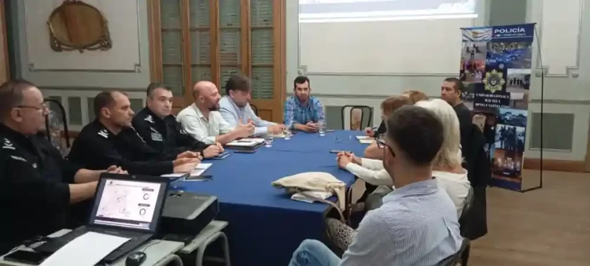 Agentes de seguridad y presidentes vecinales en un encuentro para abordar temas de prevención en Rafaela Agentes de seguridad y presidentes vecinales en un encuentro para abordar temas de prevención en Rafaela