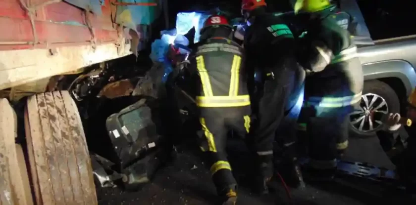 Dos mujeres murieron en un trágico choque en la "curva de la muerte" de Venado Tuerto Dos mujeres murieron en un trágico choque en la "curva de la muerte" de Venado Tuerto