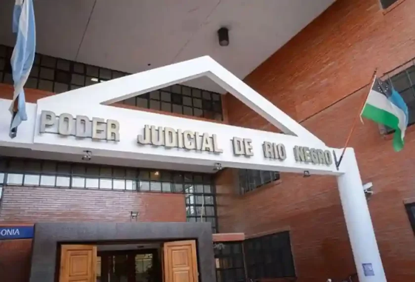 Escándalo en la Justicia rionegrina: Echan a empleada con 400 días de licencia y tres trabajos simultáneos Escándalo en la Justicia rionegrina: Echan a empleada con 400 días de licencia y tres trabajos simultáneos
