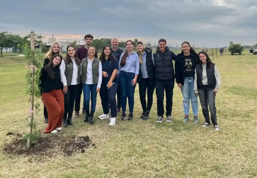 Se plantaron 20 árboles en el barrio Nº 42 Se plantaron 20 árboles en el barrio Nº 42