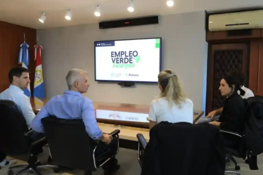 Empleo Verde Recargado: "Seguimos trabajando por el ambiente y el empleo en Rafaela" Empleo Verde Recargado: "Seguimos trabajando por el ambiente y el empleo en Rafaela"