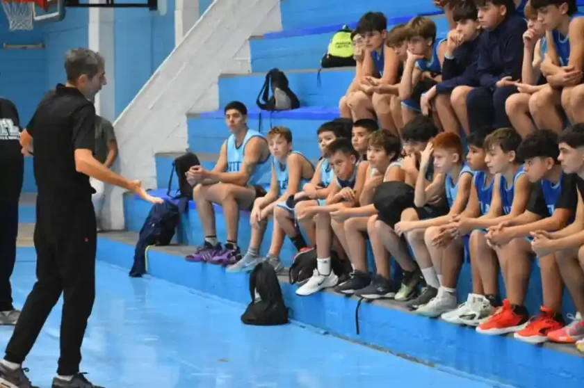 Básquet: El entrenador Gonzalo García brindó un entrenamiento a jugadores de Atlético Básquet: El entrenador Gonzalo García brindó un entrenamiento a jugadores de Atlético