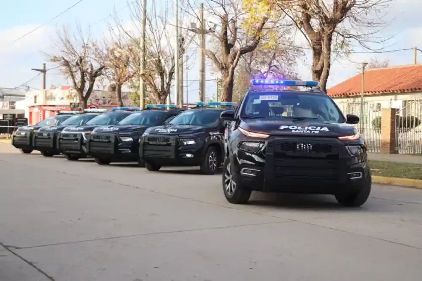 Seguridad: destinan nueve camionetas 0 Km a la Policía del departamento Castellanos Seguridad: destinan nueve camionetas 0 Km a la Policía del departamento Castellanos