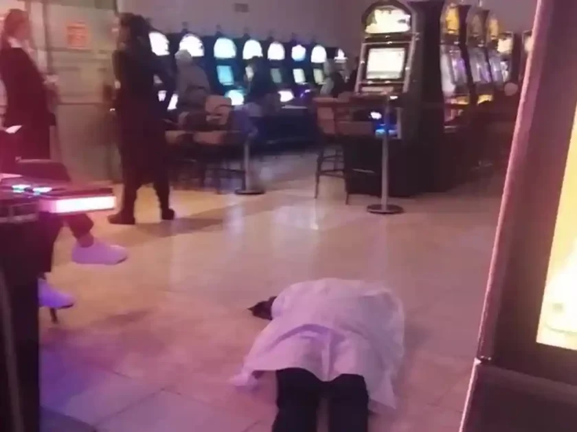 Horror en Mar del Plata: mujer murió en un bingo y ¡el juego siguió como si nada! Horror en Mar del Plata: mujer murió en un bingo y ¡el juego siguió como si nada!