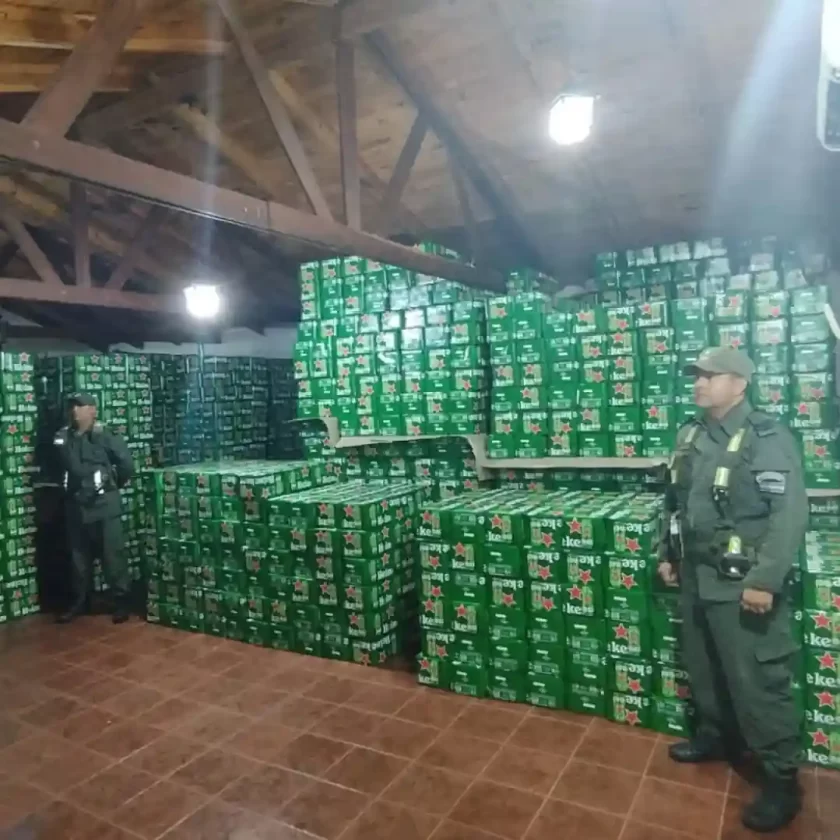 ¡Decomiso millonario en Corrientes! Gendarmería incauta más de 65.000 latas de cerveza extranjera ilegal ¡Decomiso millonario en Corrientes! Gendarmería incauta más de 65.000 latas de cerveza extranjera ilegal