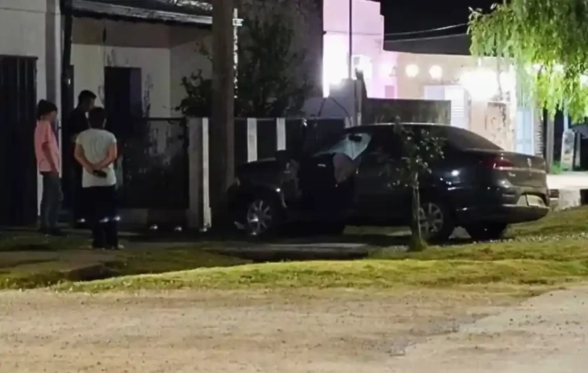 Accidente en San Cristóbal: auto impacta contra un poste y conductora es hospitalizada Accidente en San Cristóbal: auto impacta contra un poste y conductora es hospitalizada