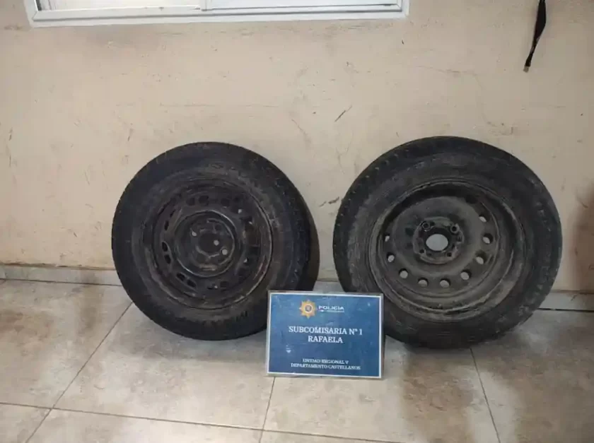 Rafaela: Recuperan ruedas robadas tras requisa policial Rafaela: Recuperan ruedas robadas tras requisa policial