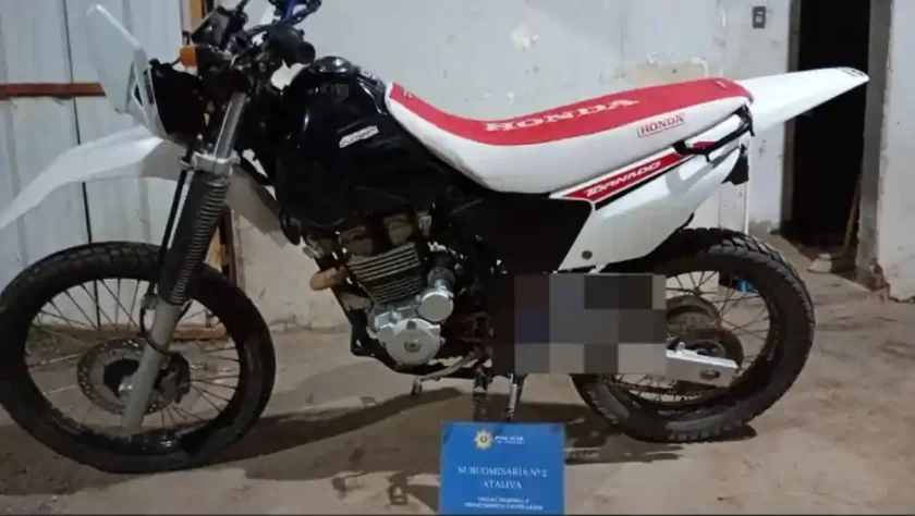 Secuestraron una moto robada en Ataliva: la habían dejado "por un desperfecto" Secuestraron una moto robada en Ataliva: la habían dejado "por un desperfecto"