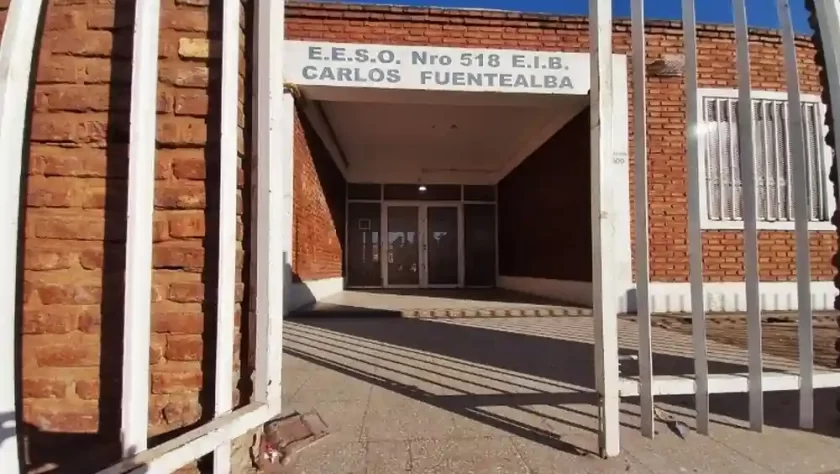 Nueva amenaza en una escuela de Rosario: suspenden las clases en la Secundaria N°518 "Carlos Fuentealba" Nueva amenaza en una escuela de Rosario: suspenden las clases en la Secundaria N°518 "Carlos Fuentealba"